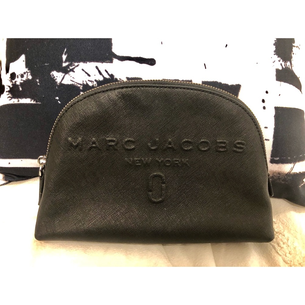 🔸 Marc Jacobs Dome Cosmetic Pouch